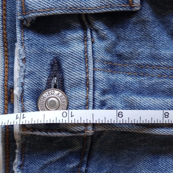 Abercrombie 4" Mom Short High Rise Cutoff Denim Shorts 26/2 - Picture 6 of 8